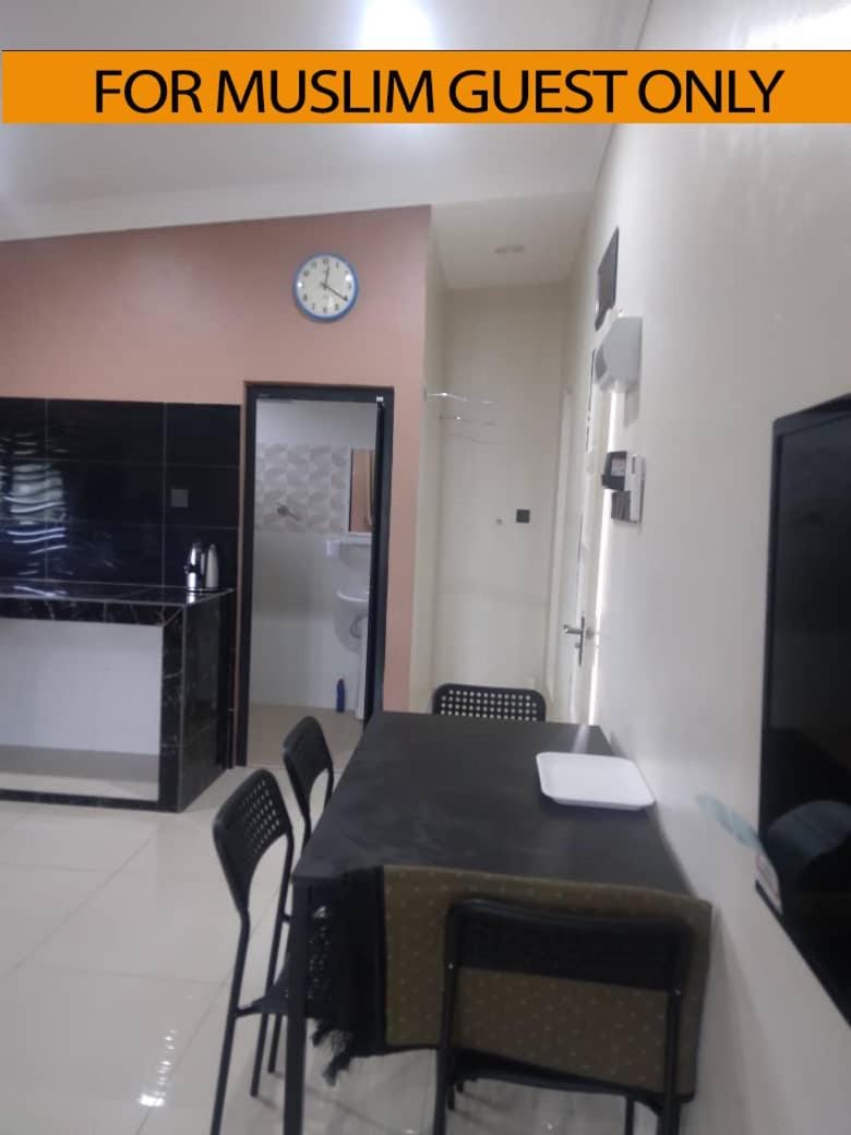 Yasmeen Studio Roomstay Kijal - Room 2 - FOR TWO PERSON ISLAM GUEST ONLY House in Terengganu, Malaysia