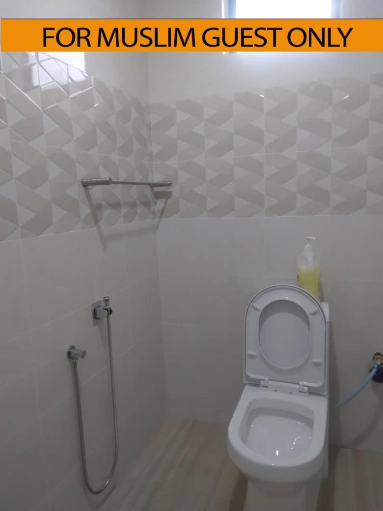 Yasmeen Studio Roomstay Kijal - Room 2 - FOR TWO PERSON ISLAM GUEST ONLY House in Terengganu, Malaysia