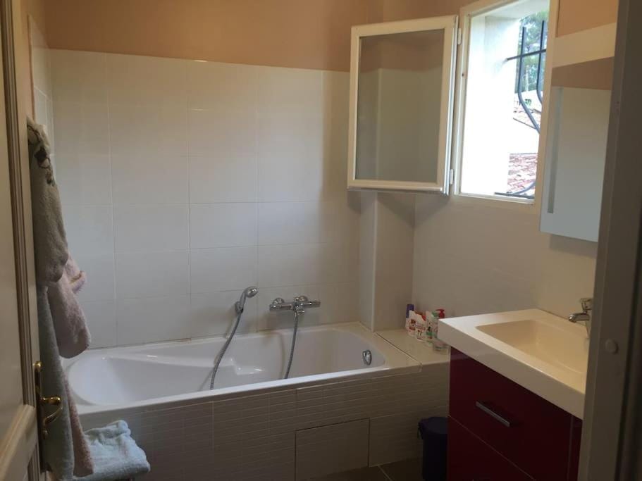 Villa Roquefortoise avec piscine Villa in Roquefort-les-Pins