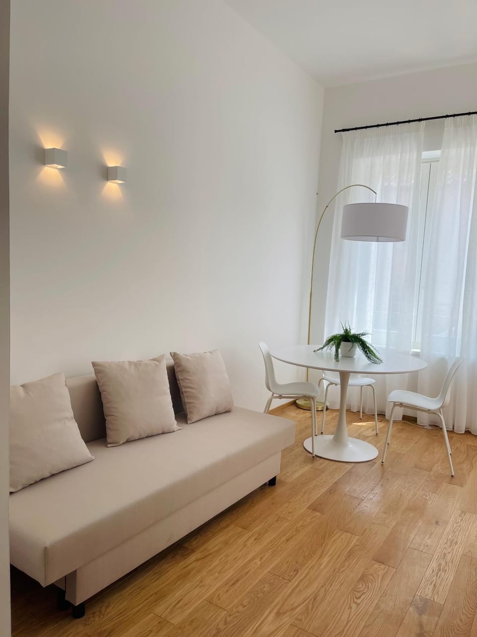 Communal lounge/ TV room, Living room, Seating area, Lunch