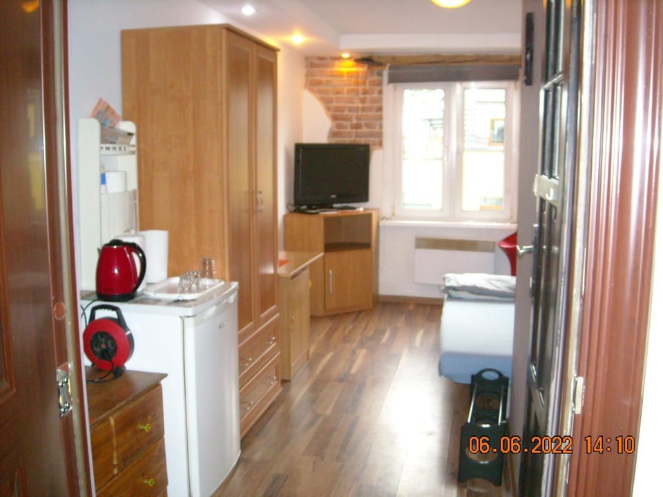 TV and multimedia, Kitchen or kitchenette, Photo of the whole room