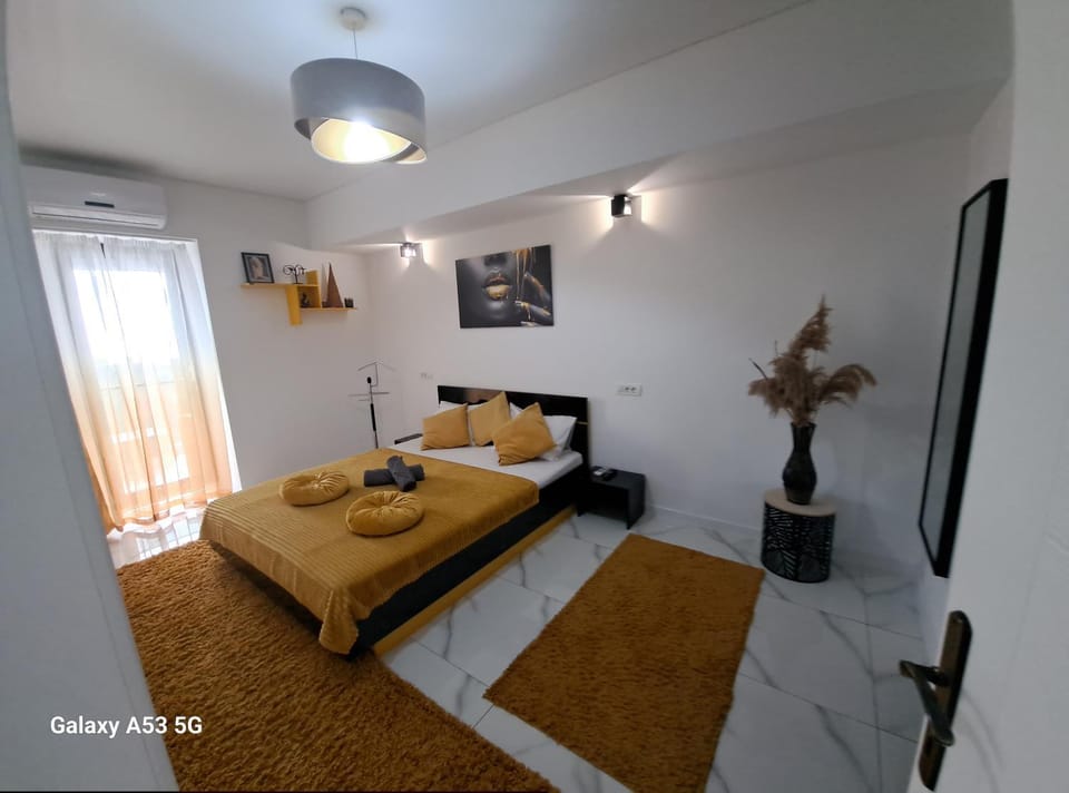 Bedroom, air conditioner