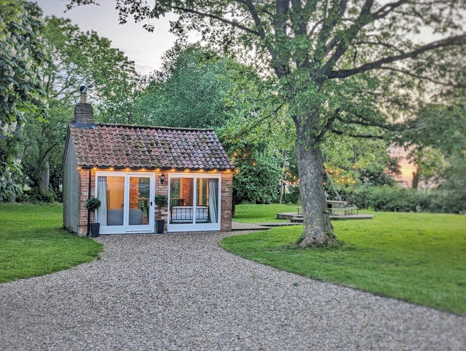 Property building, Natural landscape, Garden, Garden view