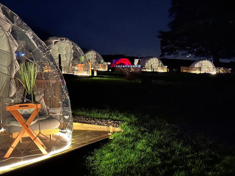 Deerstone Glamping-Boulsworth Hill Dome Hot tub Luxury tent in Pendle District