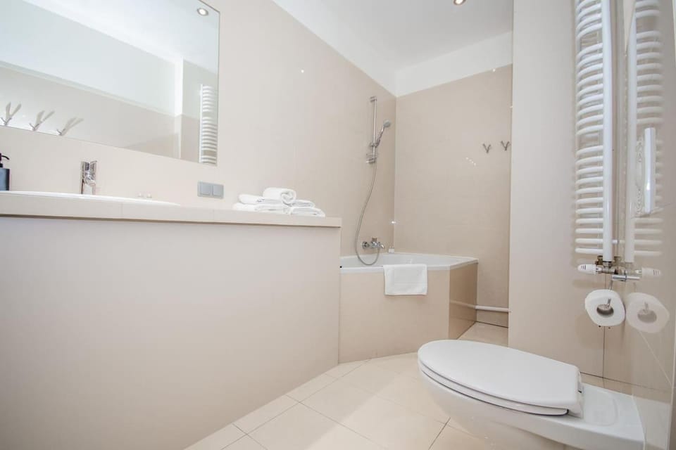 Toilet, Bathroom, Bath, towels