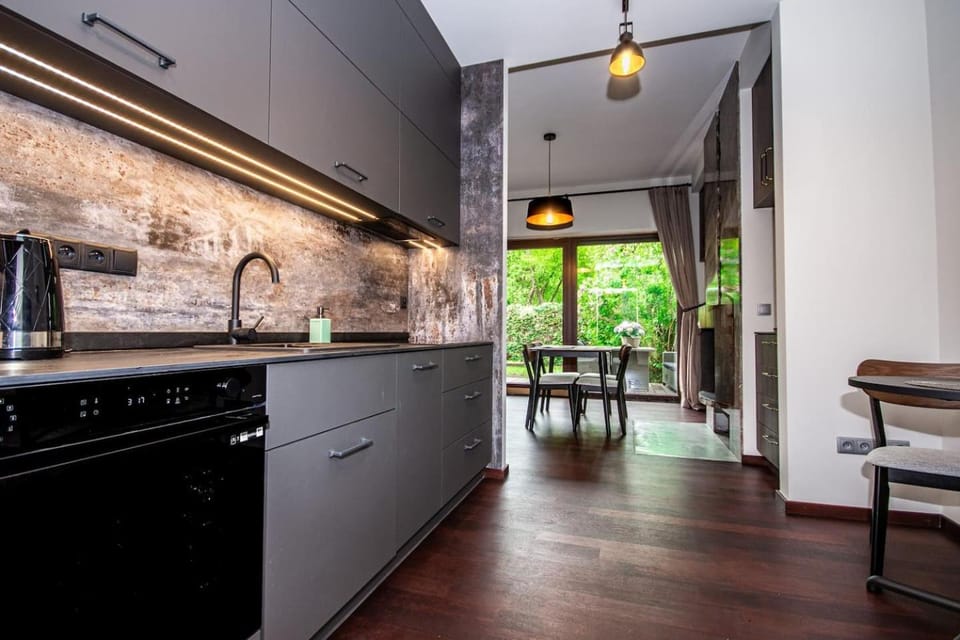 Kitchen or kitchenette, Dining area, dishwasher, stove