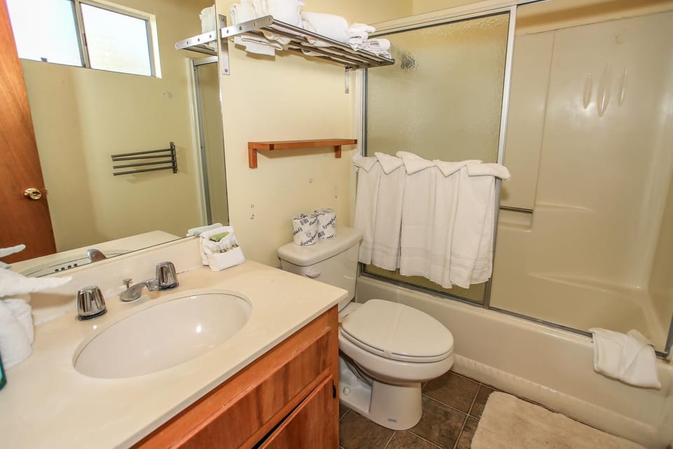 Shower, Toilet, Bathroom, Bath
