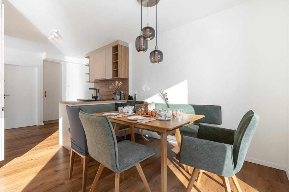 Kitchen or kitchenette, Living room, Seating area, Dining area