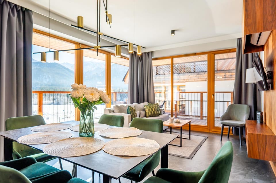 Living room, Seating area, Mountain view