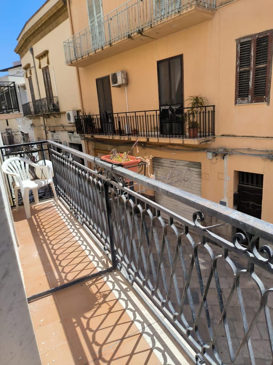 Property building, Neighbourhood, Balcony/Terrace