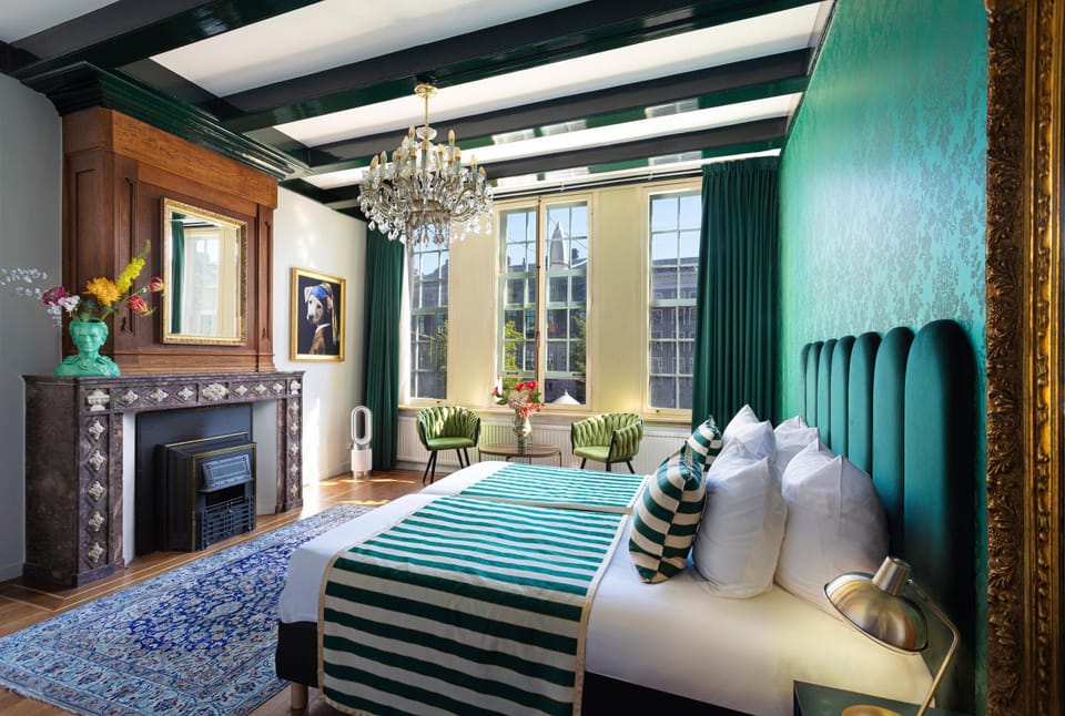 Bed, Photo of the whole room, Seating area, Bedroom