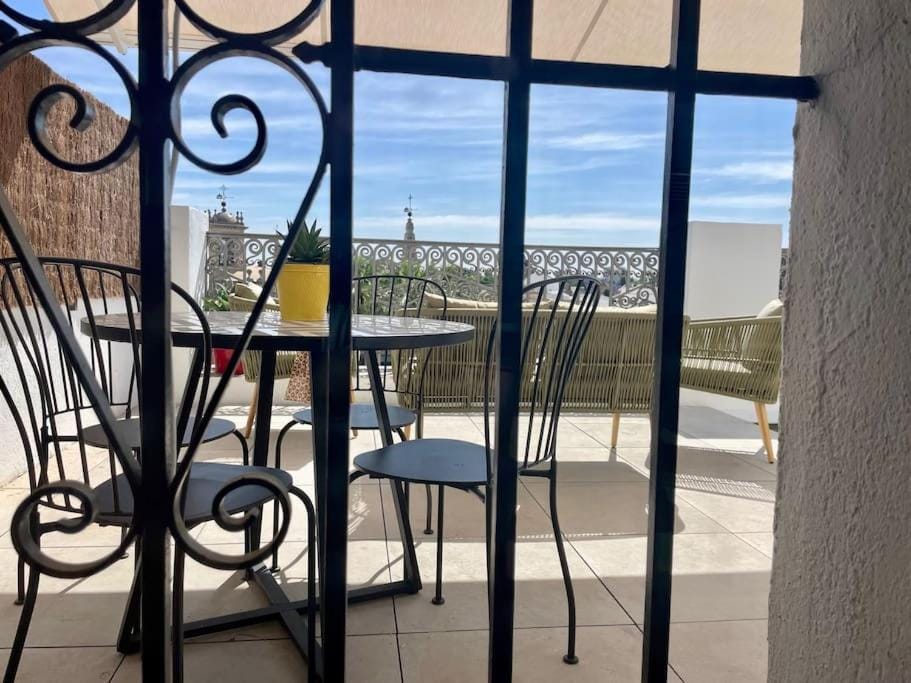 Penthouse in front Giralda Apartment in Seville