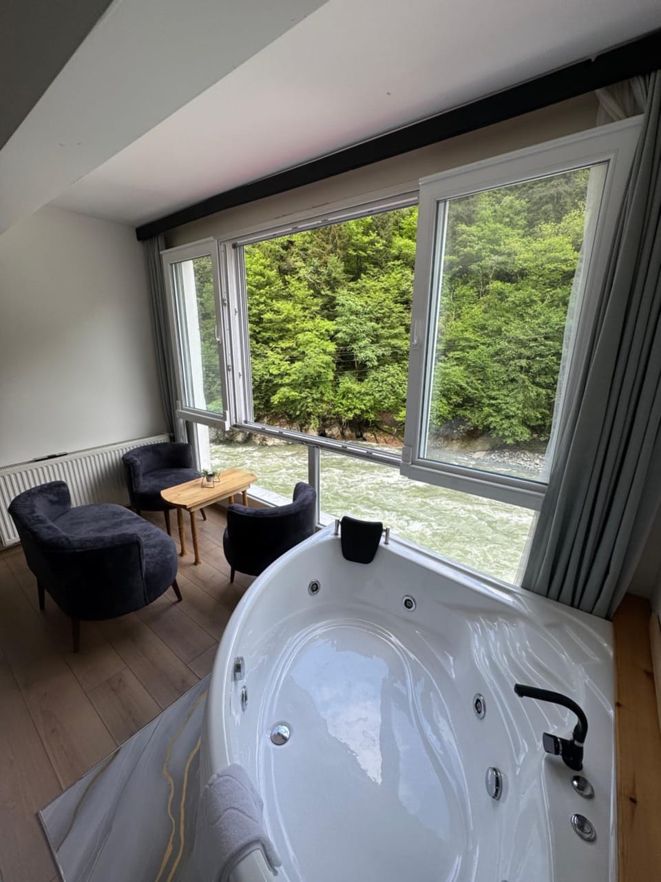Pine Suit Apartment in Turkey