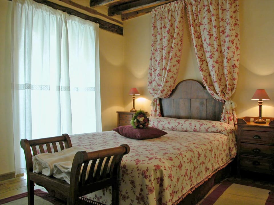 Bed, Photo of the whole room