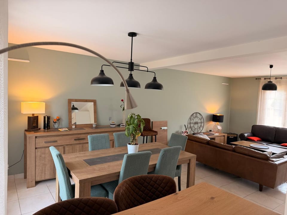 Villa - 12 beds - Snooker - 800m Bugatti - 24h du Mans Villa in Le Mans