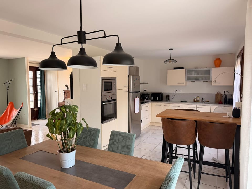 Villa - 12 beds - Snooker - 800m Bugatti - 24h du Mans Villa in Le Mans
