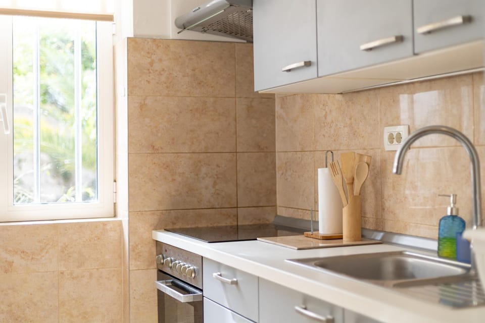 Kitchen or kitchenette, pet friendly, stove