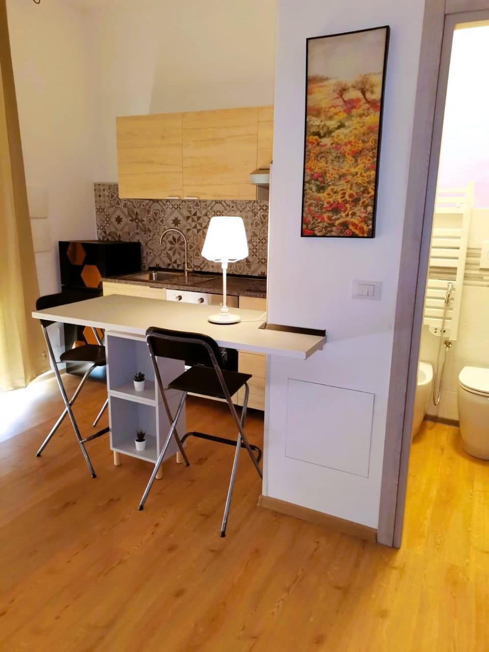 Kitchen or kitchenette, Living room, Seating area, Dining area