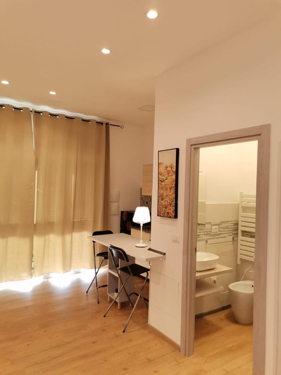 Toilet, Bathroom, Living room, Photo of the whole room, Seating area, Dining area, hair dresser