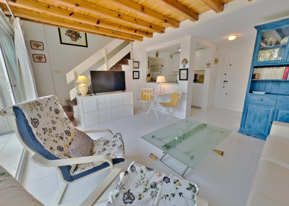 TV and multimedia, Living room, Dining area