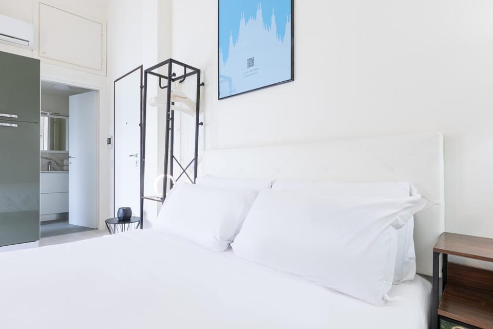 Bed, Photo of the whole room, Bedroom, air conditioner