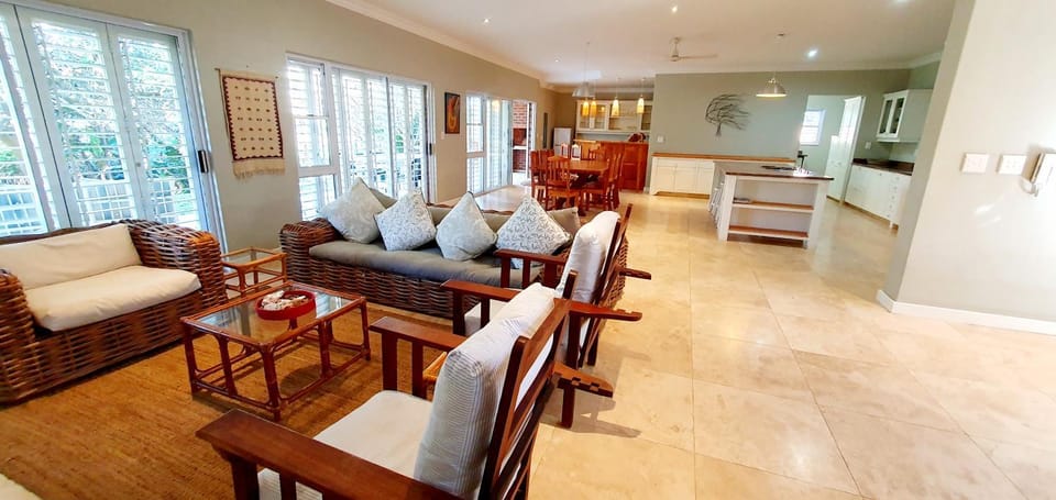 Kitchen or kitchenette, Living room, Seating area, Dining area, pet friendly