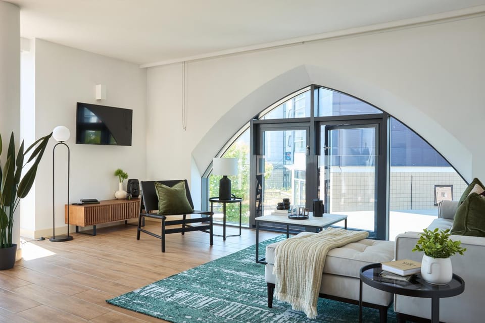 TV and multimedia, Living room, Photo of the whole room, Seating area, Evening entertainment