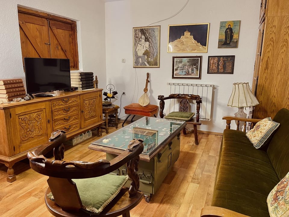 Communal lounge/ TV room, Living room
