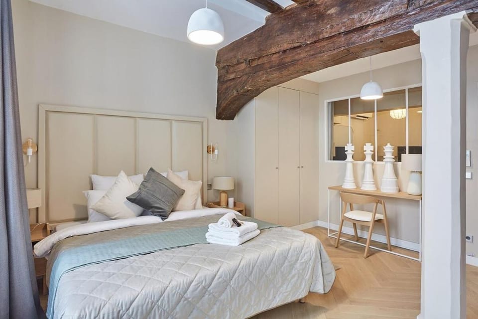 Apartment Center of Paris by Studio prestige Apartment in Paris
