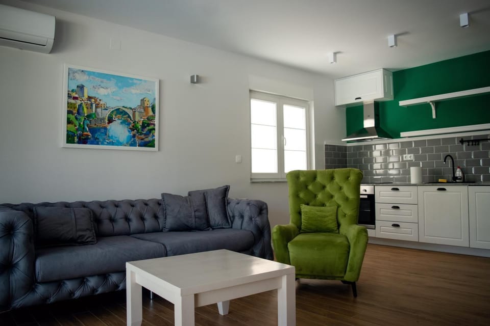 Living room, oven