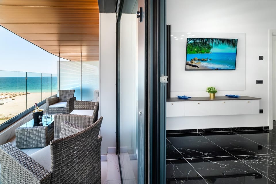 Communal lounge/ TV room, Natural landscape