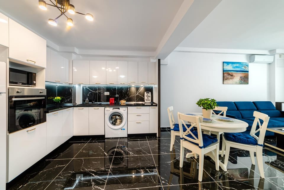 Kitchen or kitchenette, Dining area, dishwasher, minibar, pet friendly, stove, toaster