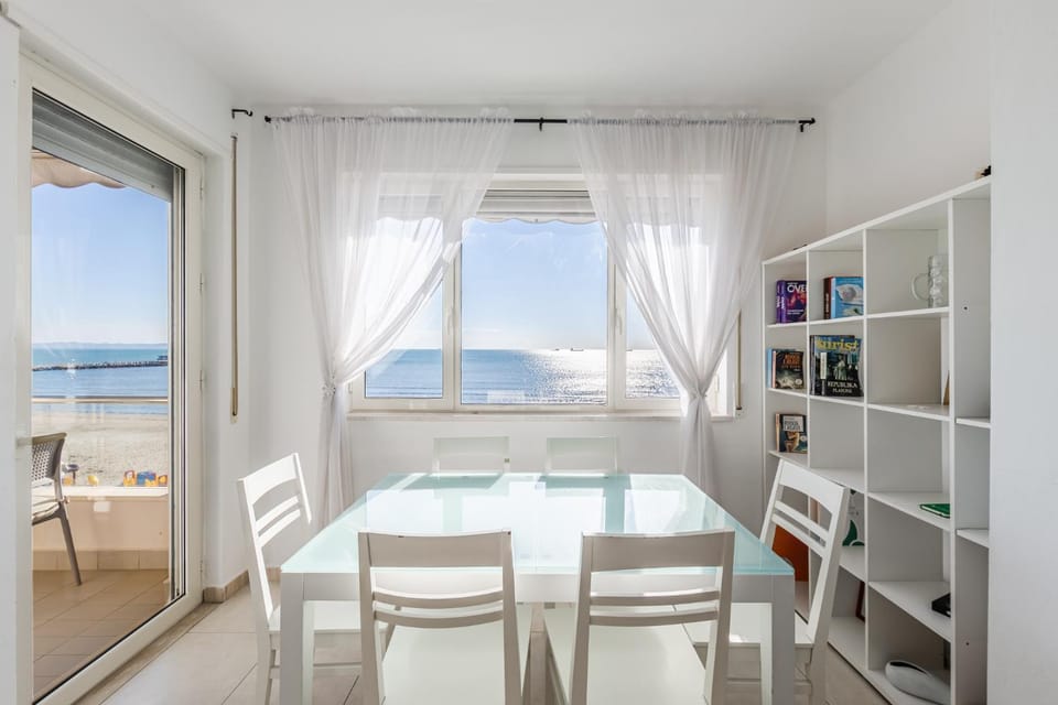 Natural landscape, Kitchen or kitchenette, Dining area, Sea view