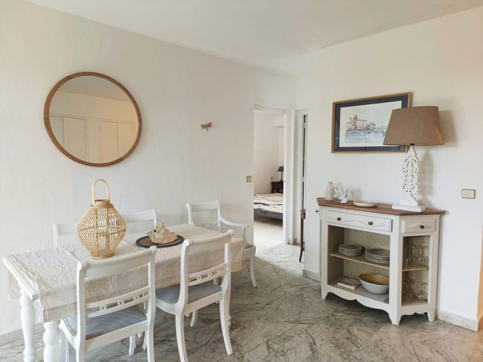 Eden Palladio Appt 2 ch front de mer accès direct à la plage Apartment in Saint-Raphael
