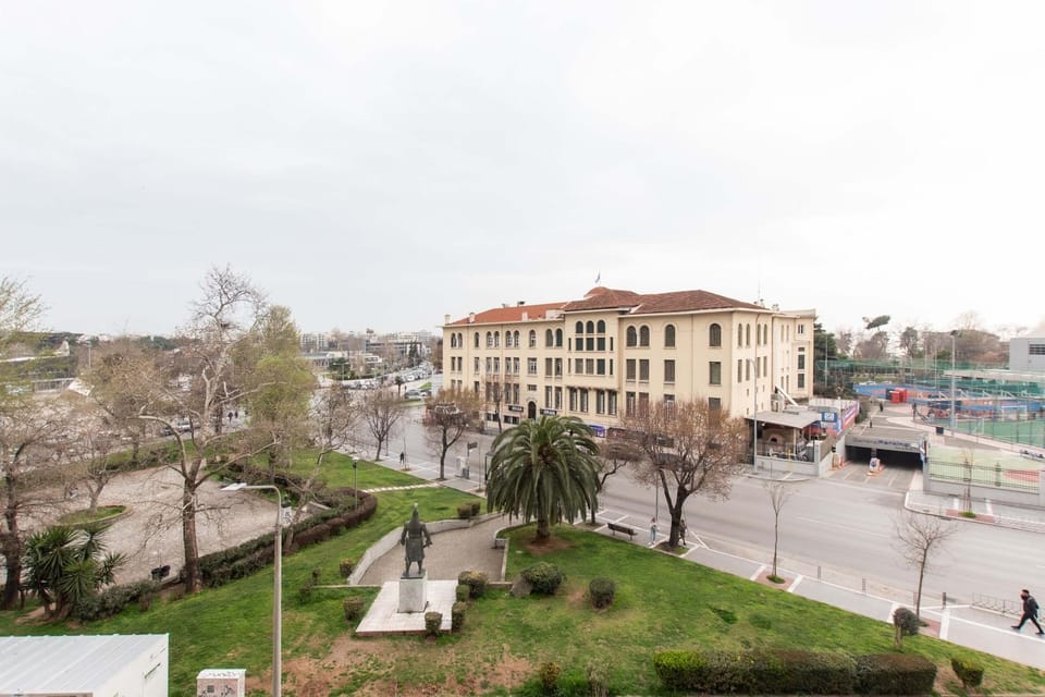 Property building, Day, Neighbourhood, Natural landscape, City view, Street view, Location