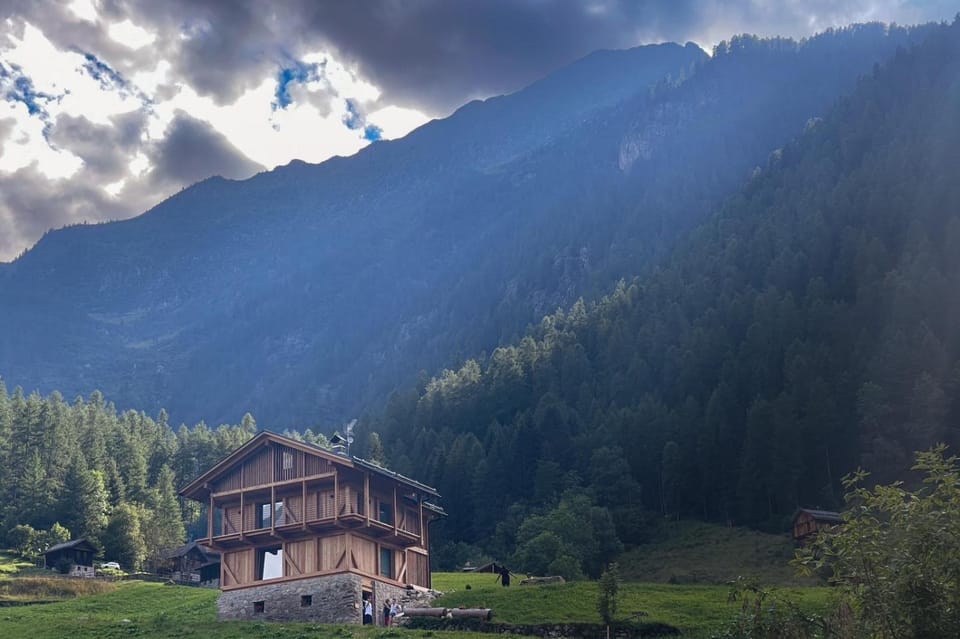 Property building, Nearby landmark, Natural landscape, Mountain view