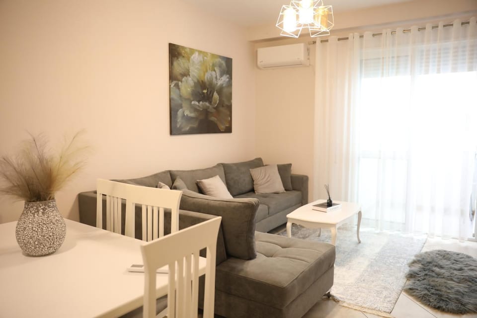 Balcony/Terrace, Dining area, air conditioner