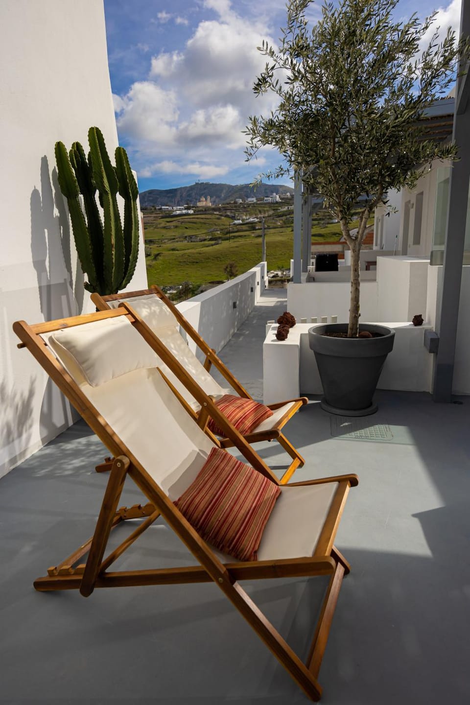 Natural landscape, Mountain view, Location, sunbed
