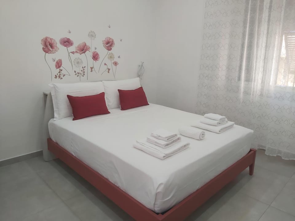 Bed, Bedroom, towels