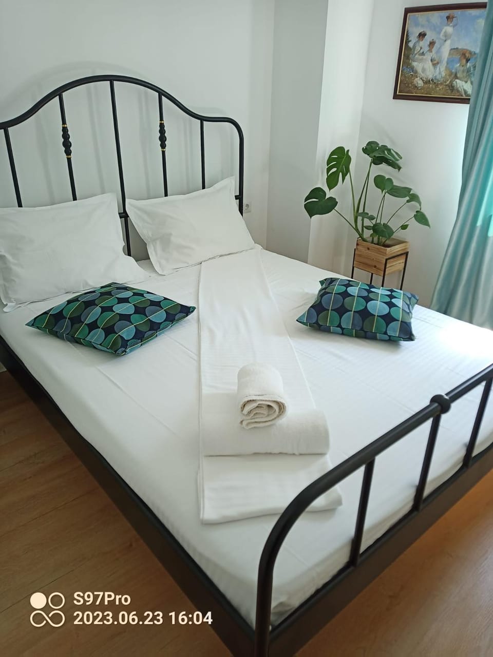 Bed, Bedroom, towels