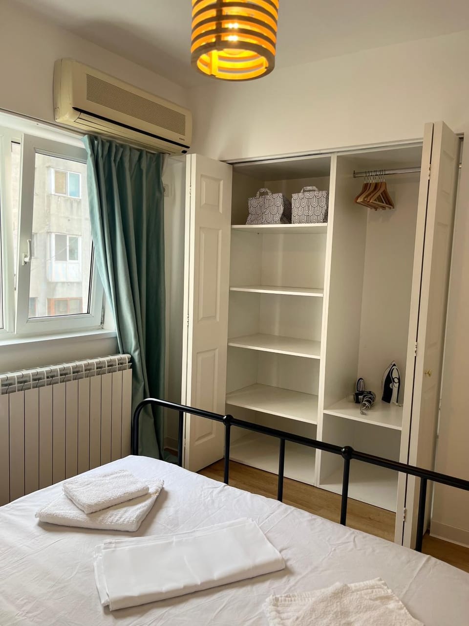 Bed, Quiet street view, heating, locker, storage, towels, wardrobe, air conditioner