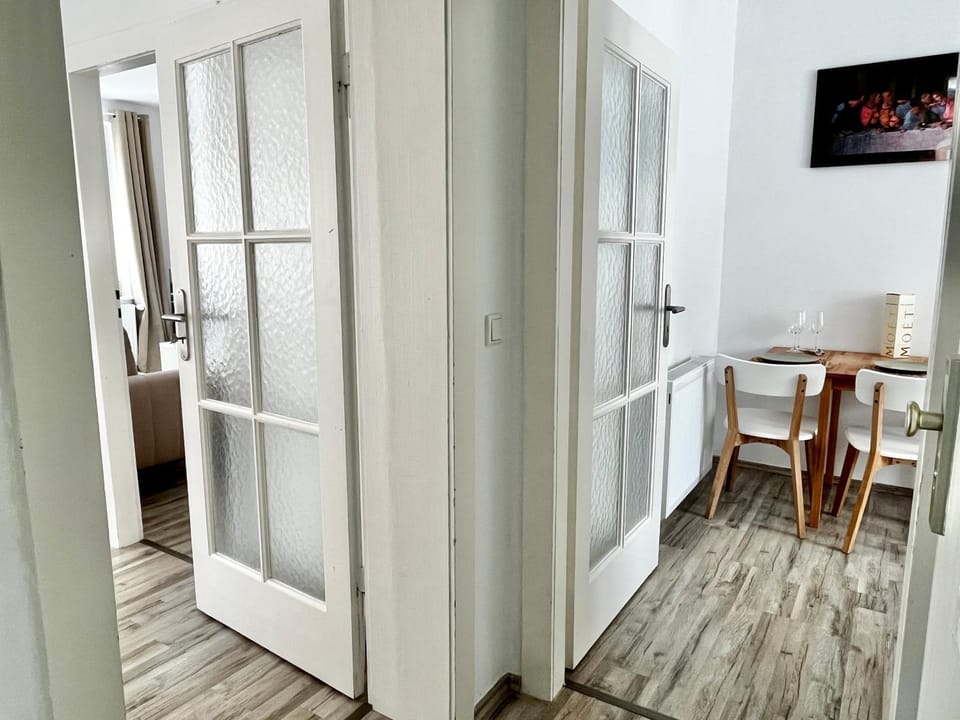 Bed, Kitchen or kitchenette, Dining area, wardrobe