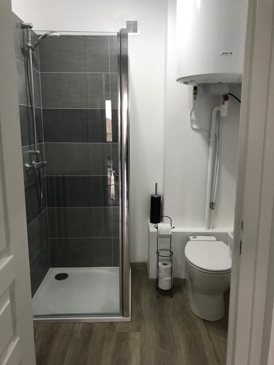 Shower, Toilet