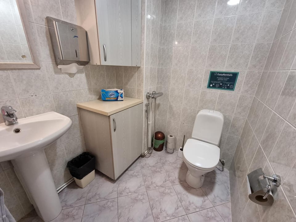 Toilet, bidet