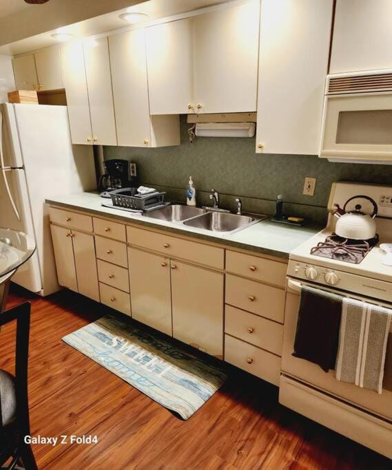 Cozy 1 Bedroom Business Suite Apartment in Cheltenham Township