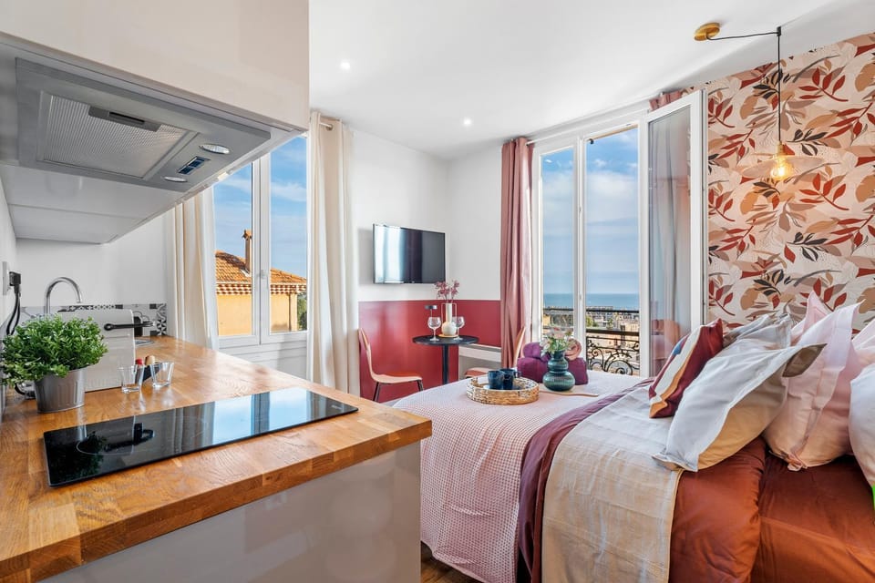 Photo of the whole room, Bedroom, kitchen, kitchen