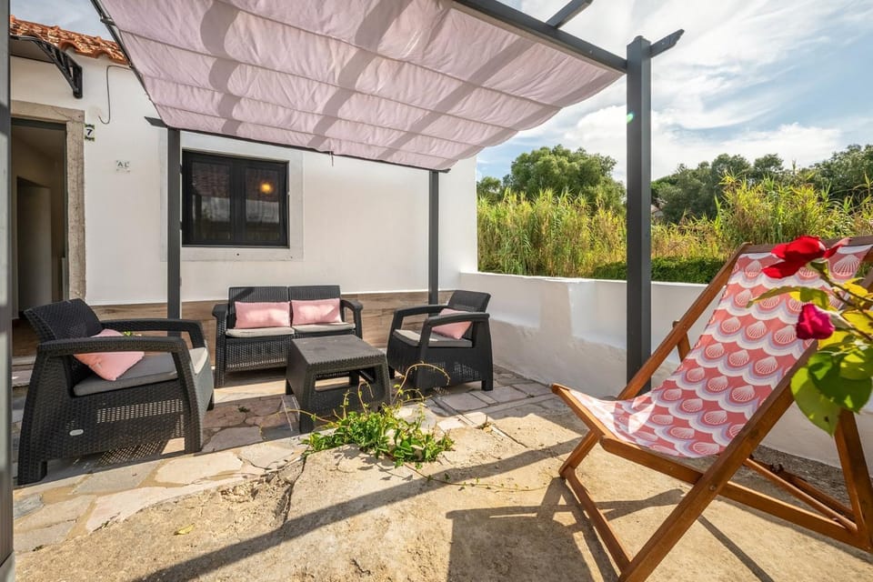 GuestReady - Quaint house with Patio Bed and Breakfast in Sintra