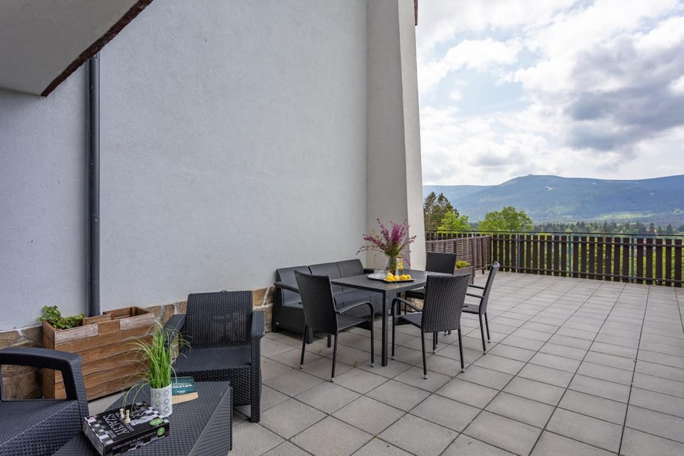 Balcony/Terrace, Balcony/Terrace, Mountain view
