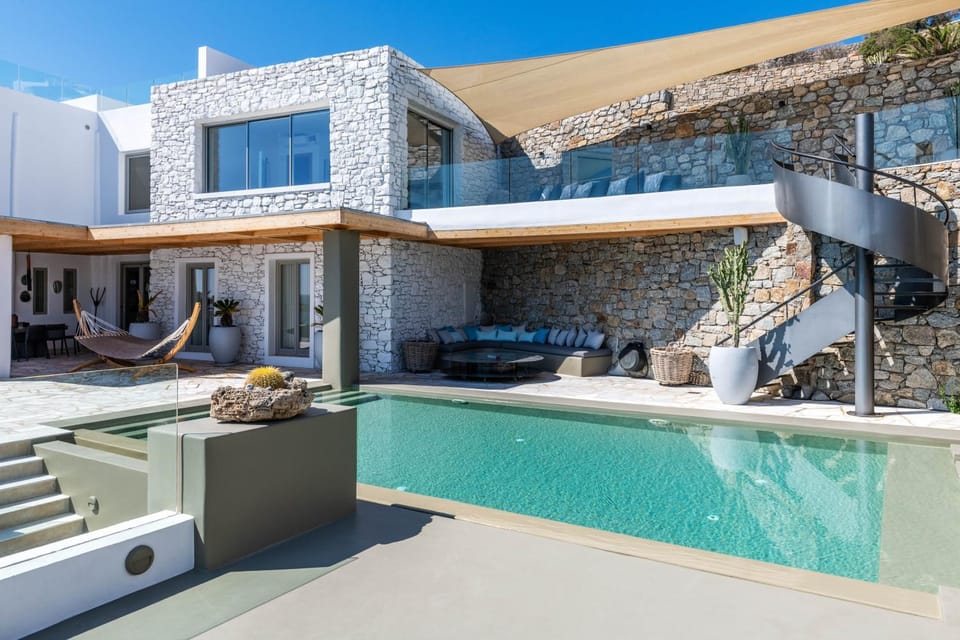 Property building, Day, Pool view, Swimming pool