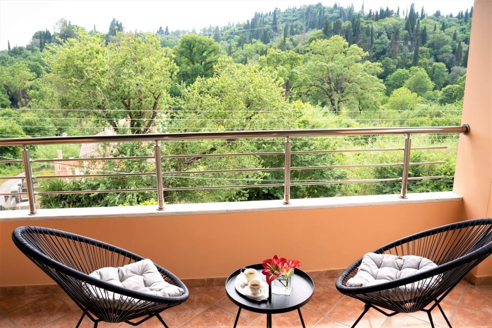 Spring, Day, Natural landscape, View (from property/room), Balcony/Terrace, Balcony/Terrace, Dining area, Mountain view